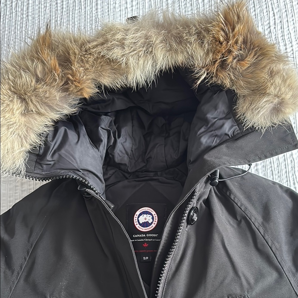 Vintage Women’s Canada Goose Black Bomber Jacket with Fur Trim Size Small